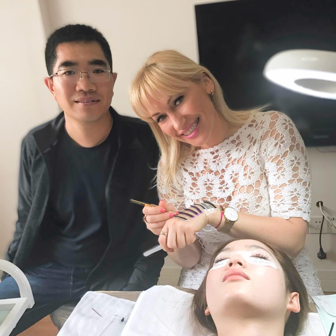 Meilleur code extension de cils : comment choisir sa colle professionnelle ?